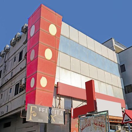 Hotel O 24K Inn Mundhva Exteriör bild